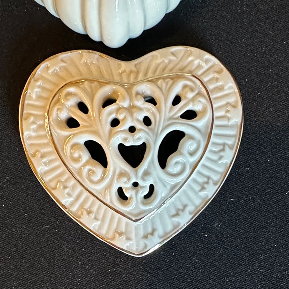 Lenox Ivory Heart-Shaped Porcelain Trinket Box - Picture 4 of 4